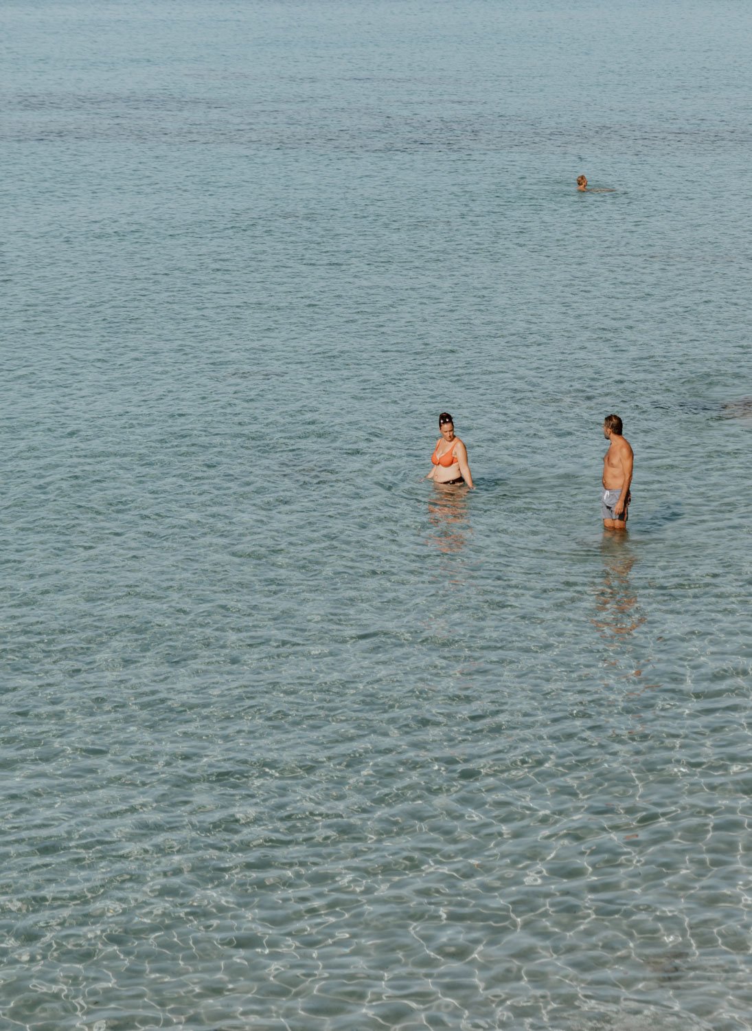 couple-in-clear-water