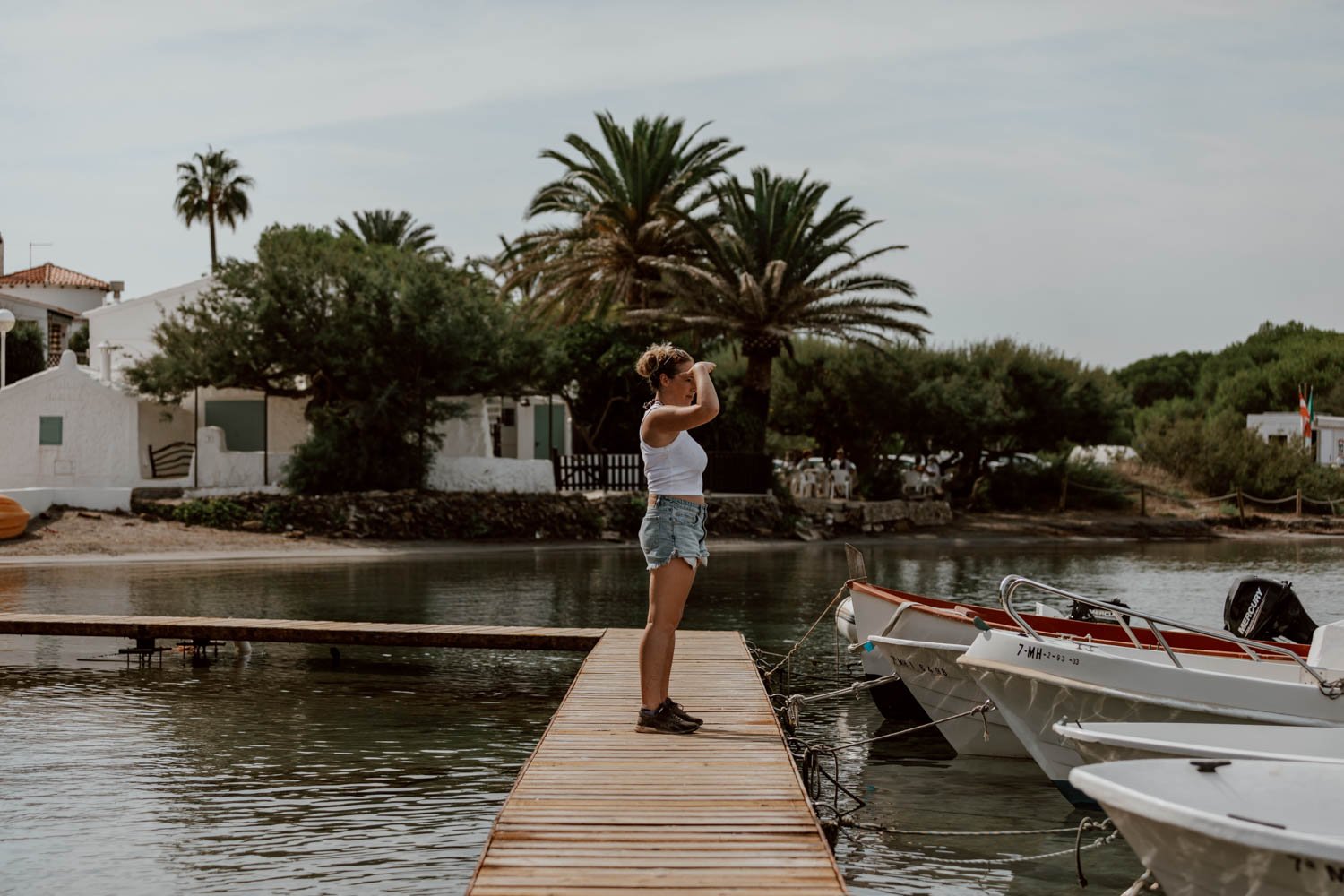 boat-pontoon-es-grau