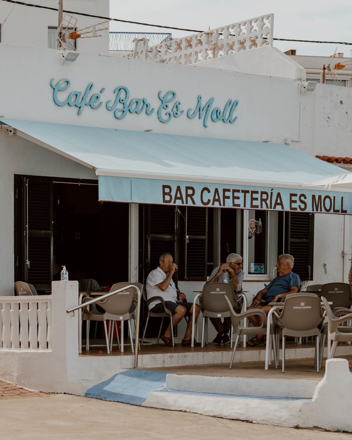 cafe-bar-es-moll-es-grau