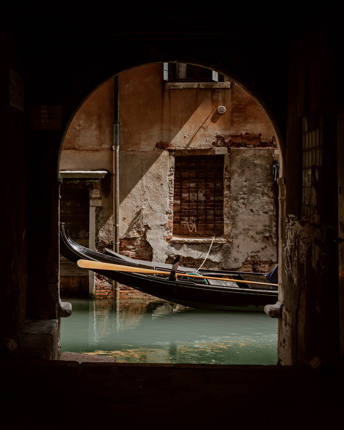 A VENETIAN ARCH